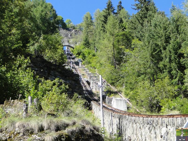 Parc d'Attractions du Châtelard (2 funiculaires et 1 petit train panoramique) (VS, Suisse) (11-09-2010) Chatelard_Chateau_d_eau_004