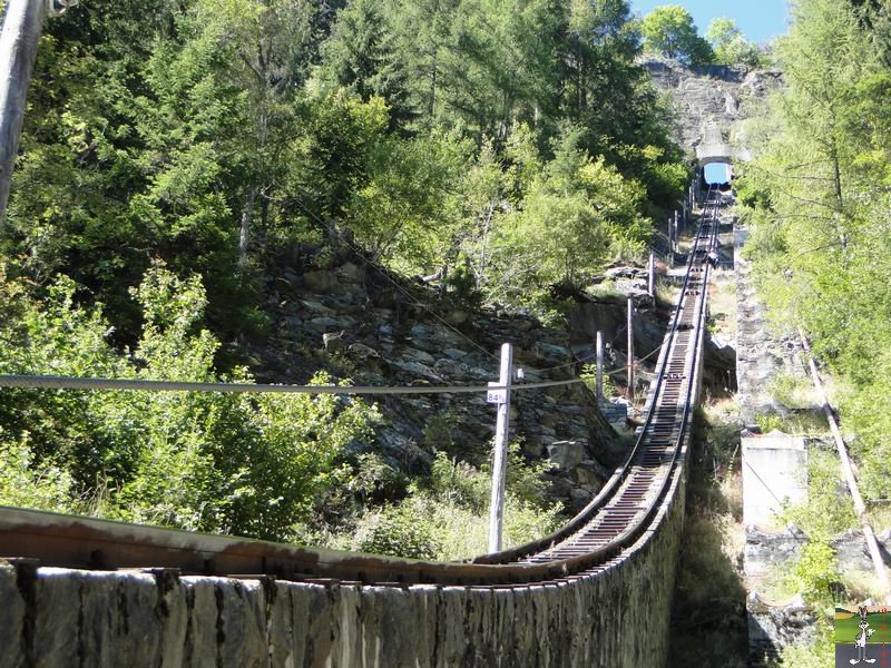 Parc d'Attractions du Châtelard (2 funiculaires et 1 petit train panoramique) (VS, Suisse) (11-09-2010) Chatelard_Chateau_d_eau_010