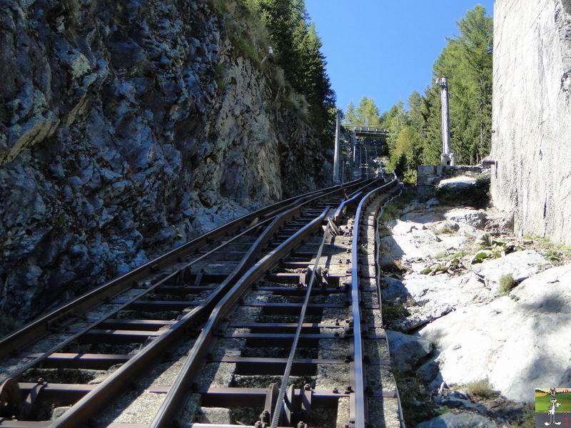 Parc d'Attractions du Châtelard (2 funiculaires et 1 petit train panoramique) (VS, Suisse) (11-09-2010) Chatelard_Chateau_d_eau_023