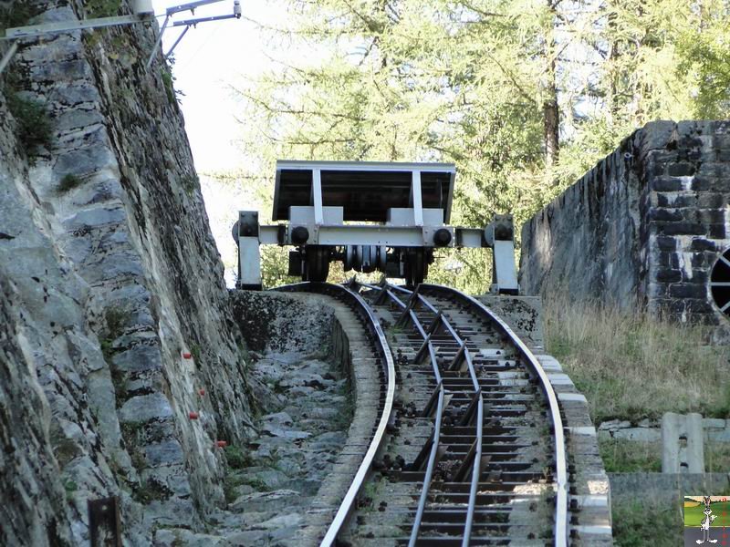 Parc d'Attractions du Châtelard (2 funiculaires et 1 petit train panoramique) (VS, Suisse) (11-09-2010) Chatelard_Chateau_d_eau_026