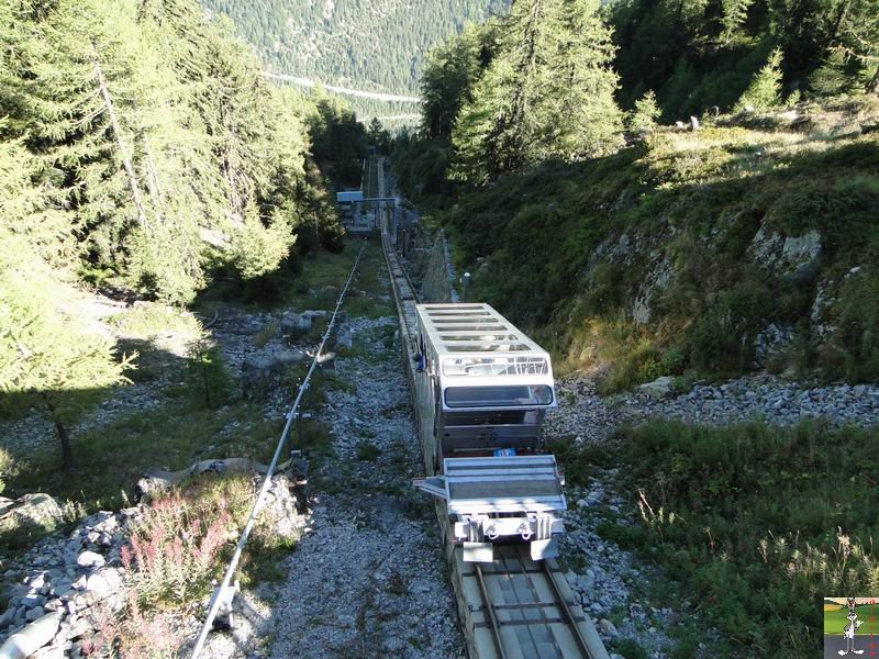 Parc d'Attractions du Châtelard (2 funiculaires et 1 petit train panoramique) (VS, Suisse) (11-09-2010) Chatelard_Chateau_d_eau_032