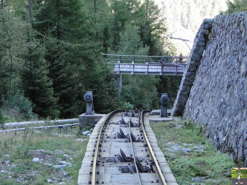 Parc d'Attractions du Châtelard (2 funiculaires et 1 petit train panoramique) (VS, Suisse) (11-09-2010) Chatelard_Chateau_d_eau_038