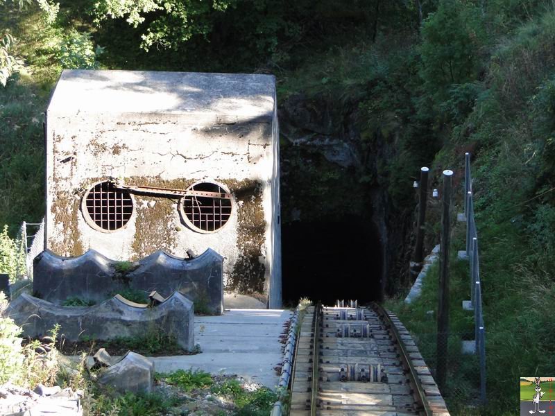 Parc d'Attractions du Châtelard (2 funiculaires et 1 petit train panoramique) (VS, Suisse) (11-09-2010) Chatelard_Chateau_d_eau_044