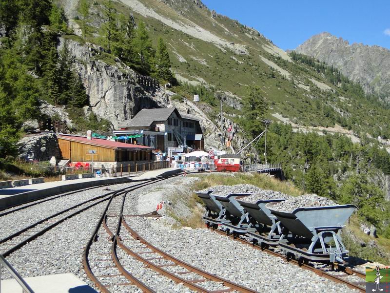 Parc d'Attractions du Châtelard (2 funiculaires et 1 petit train panoramique) (VS, Suisse) (11-09-2010) Chateau_d_eau_barrage_Emosson_008