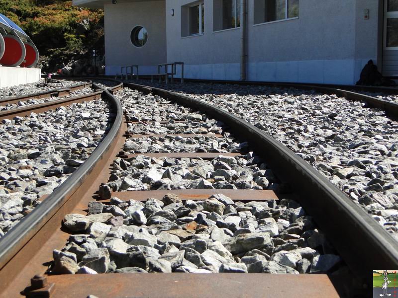 Petit Train panoramique du Châtelard (VS, Suisse) (11-09-2010)  Chateau_d_eau_barrage_Emosson_009