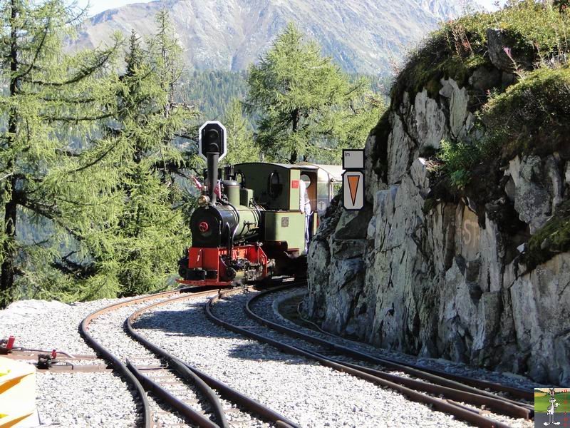 Petit Train panoramique du Châtelard (VS, Suisse) (11-09-2010)  Chateau_d_eau_barrage_Emosson_012