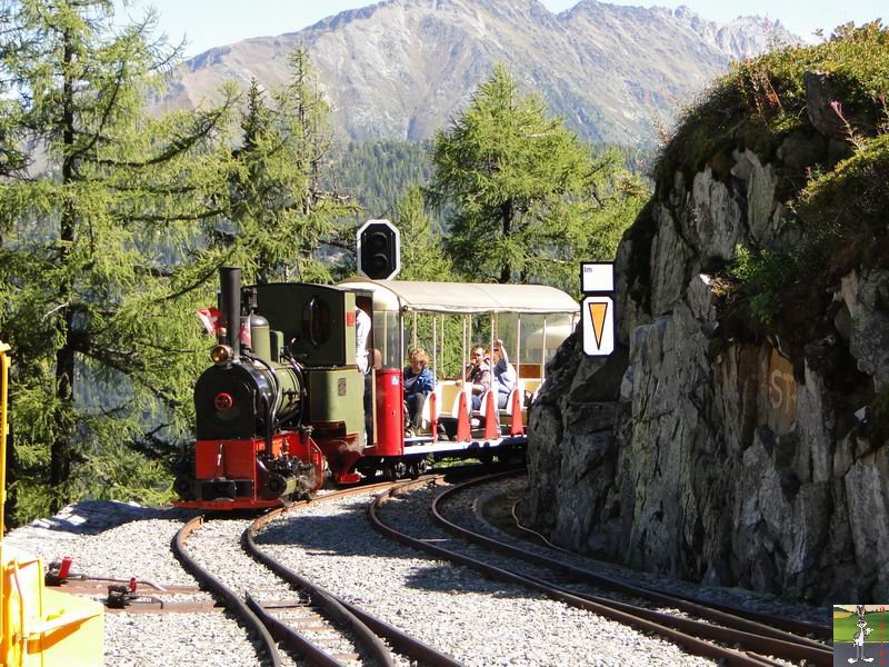 Petit Train panoramique du Châtelard (VS, Suisse) (11-09-2010)  Chateau_d_eau_barrage_Emosson_013