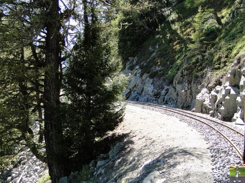 Petit Train panoramique du Châtelard (VS, Suisse) (11-09-2010)  Chateau_d_eau_barrage_Emosson_021