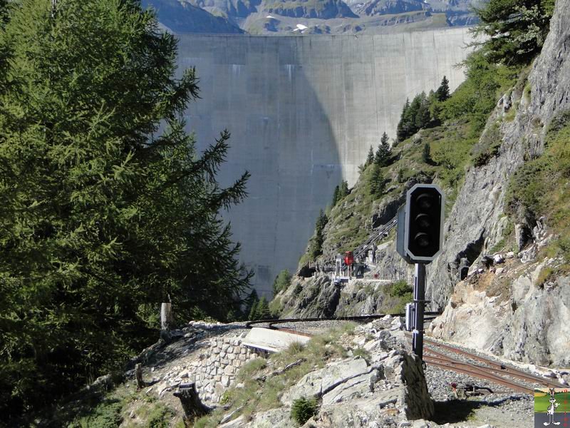 Parc d'Attractions du Châtelard (2 funiculaires et 1 petit train panoramique) (VS, Suisse) (11-09-2010) Chateau_d_eau_barrage_Emosson_025