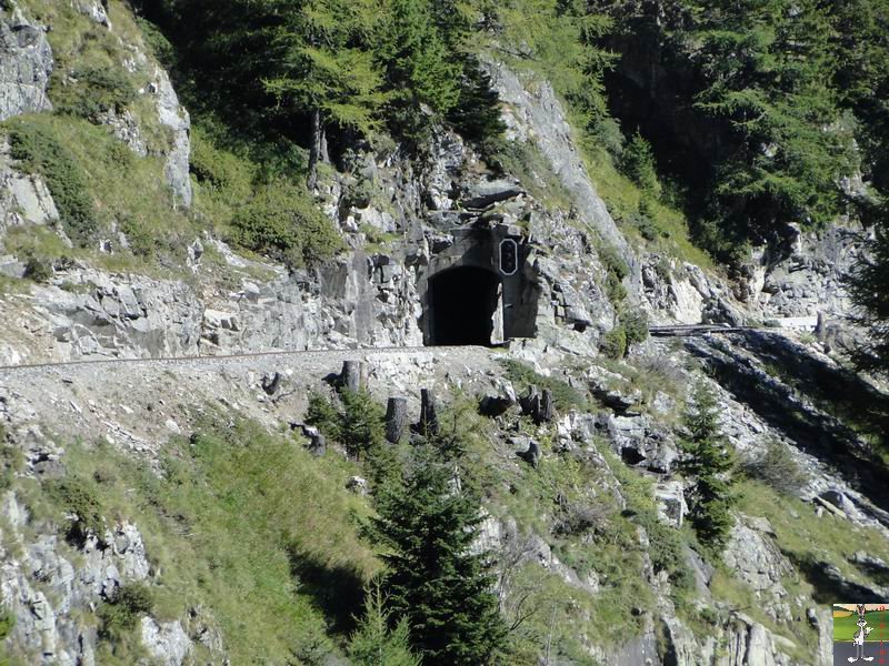 Petit Train panoramique du Châtelard (VS, Suisse) (11-09-2010)  Chateau_d_eau_barrage_Emosson_031