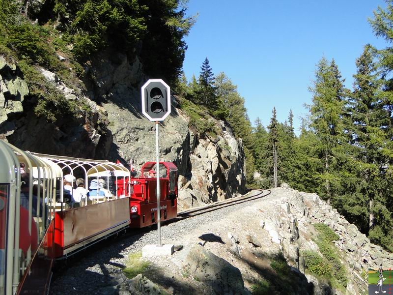 Petit Train panoramique du Châtelard (VS, Suisse) (11-09-2010)  Chateau_d_eau_barrage_Emosson_034