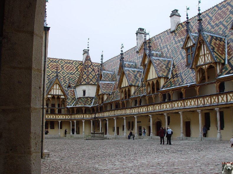 Beaune (21) L'Hotel Dieu 0003