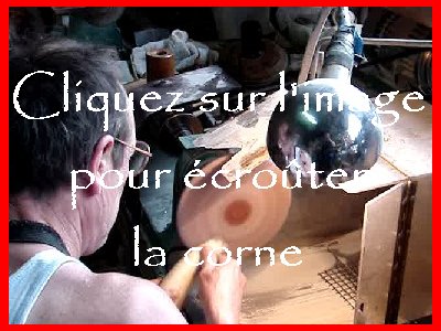Le travail artistique de la corne - Jeurre (39). 0009a
